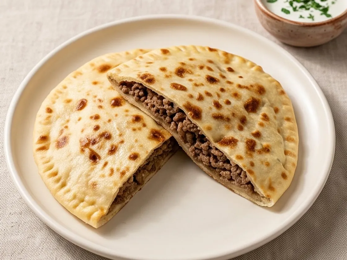 Афар с мясом: Рубленая говядина с луком.